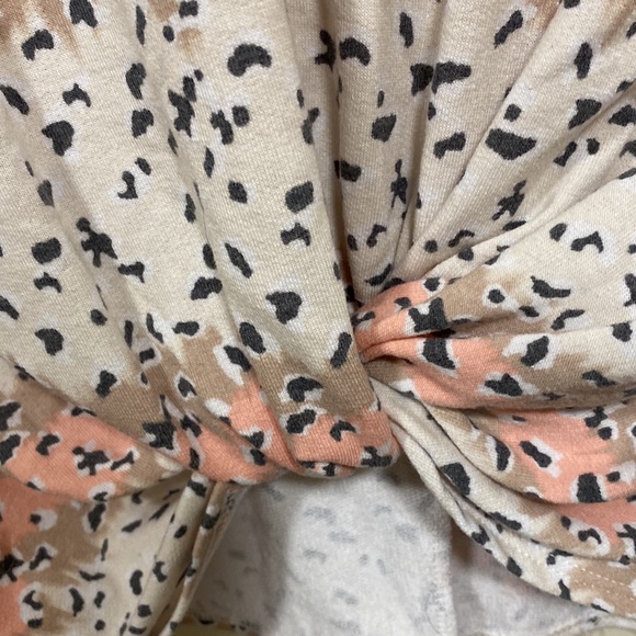 Short sleeve vneck top small - Picture 2 of 5